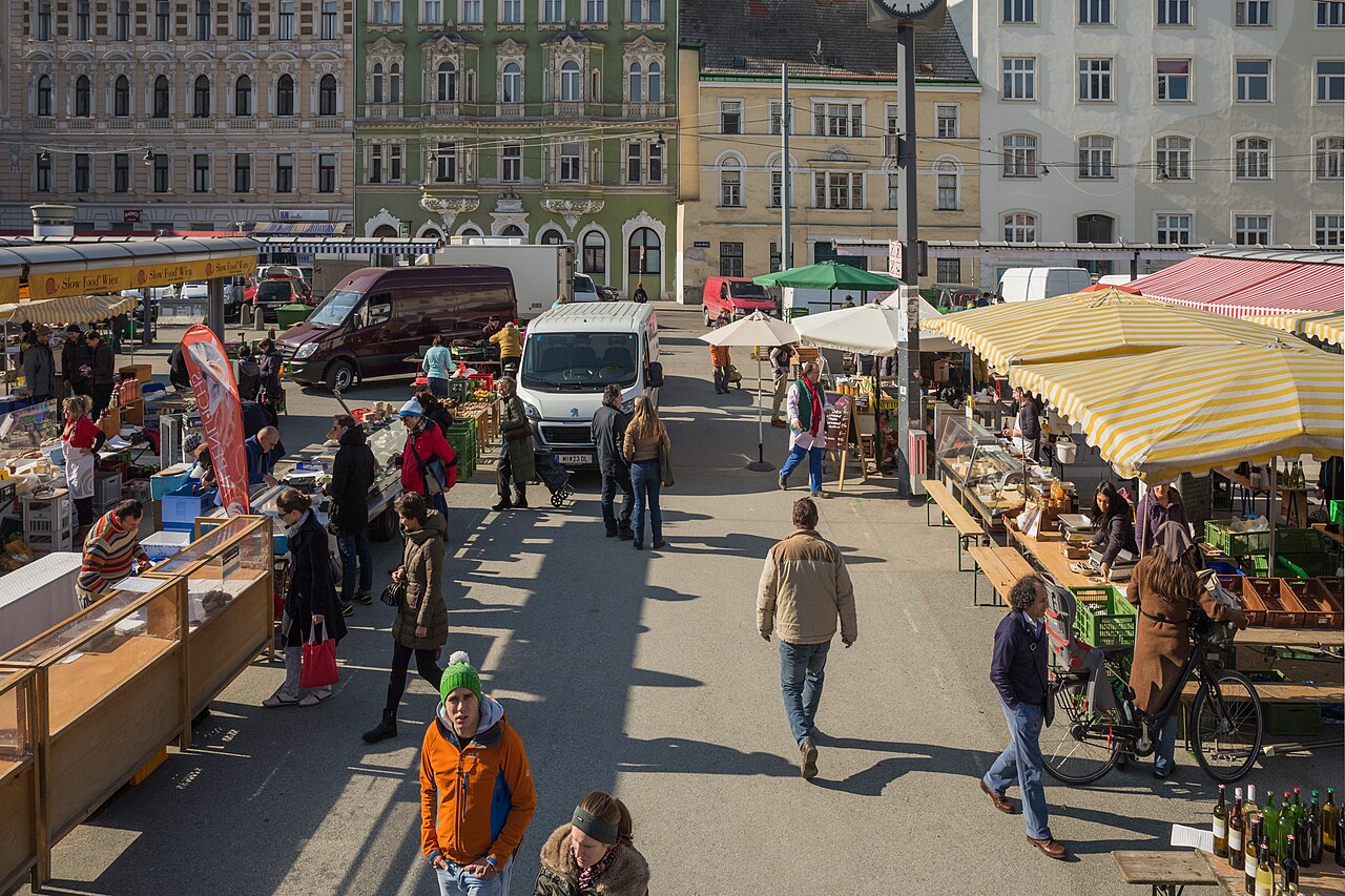 Saturday at the Karmelitermarkt